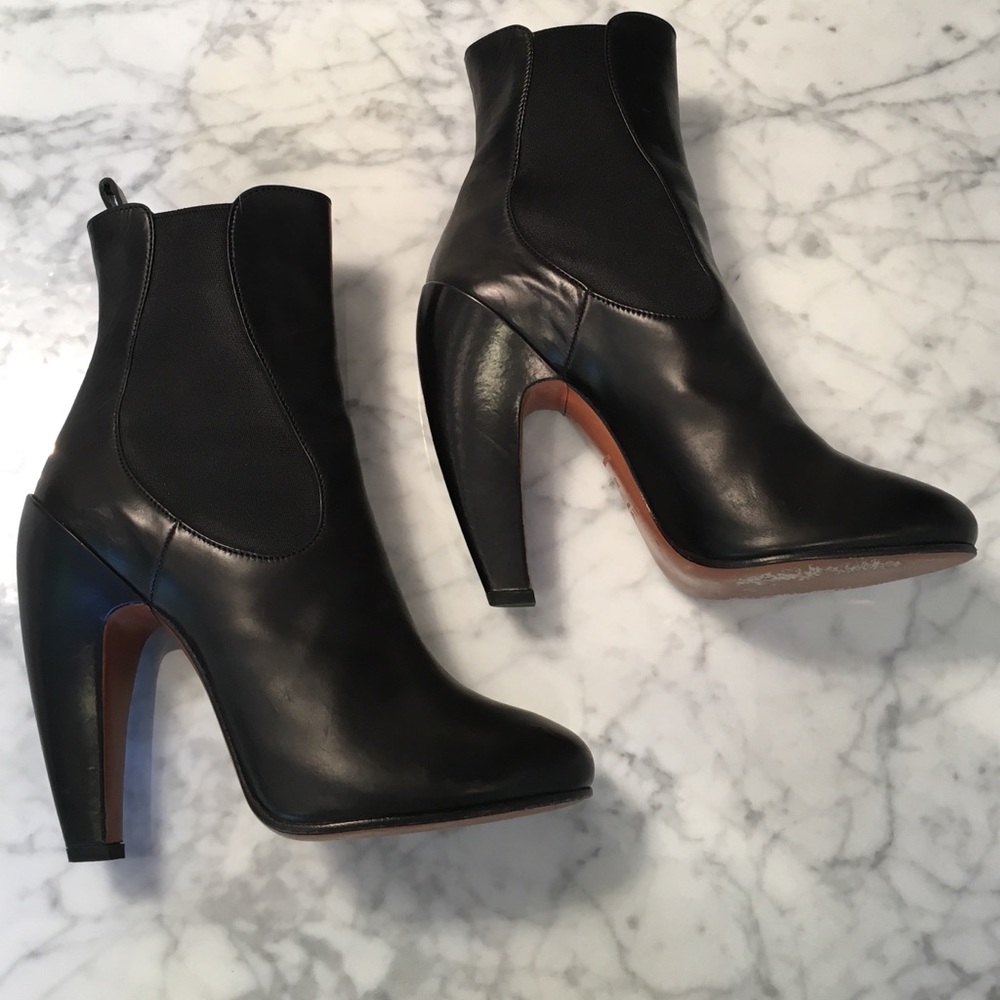 Alaia black leather booties 38